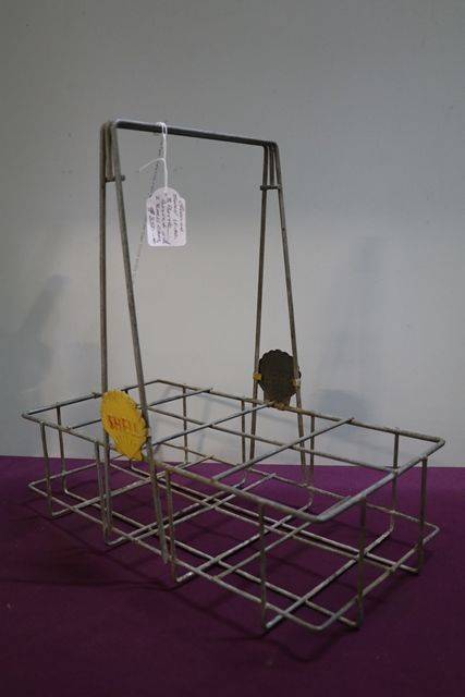 Genuine Shell Wire 8 Bottle Basket With 2 Shell Clams 