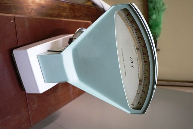 Retro Fan Shape AVERY Enamel Shop Scales 