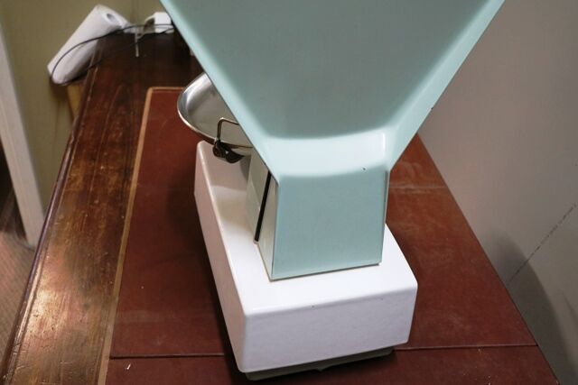 Retro Fan Shape AVERY Enamel Shop Scales 