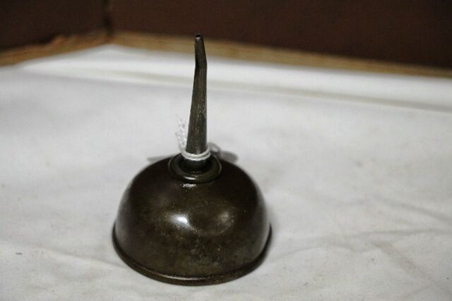 Small Vintage Thumb Pump Oiler