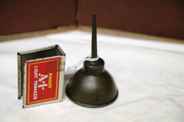Small Vintage Thumb Pump Oiler