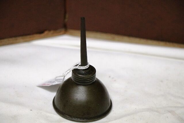 Small Vintage Thumb Pump Oiler