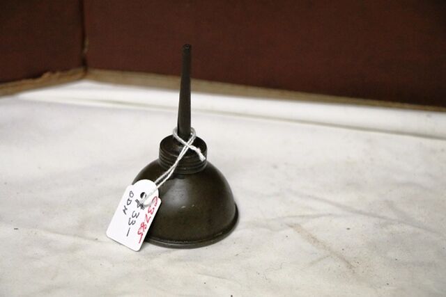 Small Vintage Thumb Pump Oiler