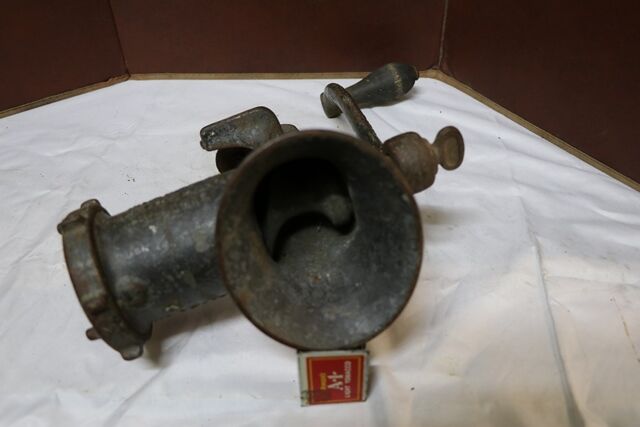 Vintage 1920and39s Universal no333 Meat Chopper 