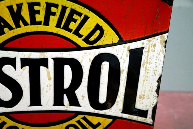 Vintage Castrol Embossed 6 Bottle Rack with Tin Tops