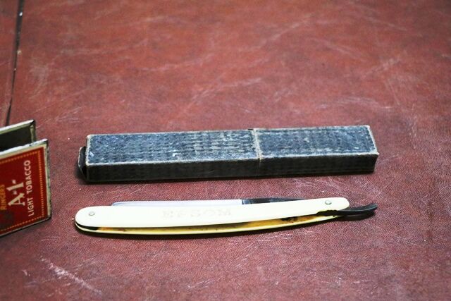 Vintage Epsom Straight Razor in Original Case