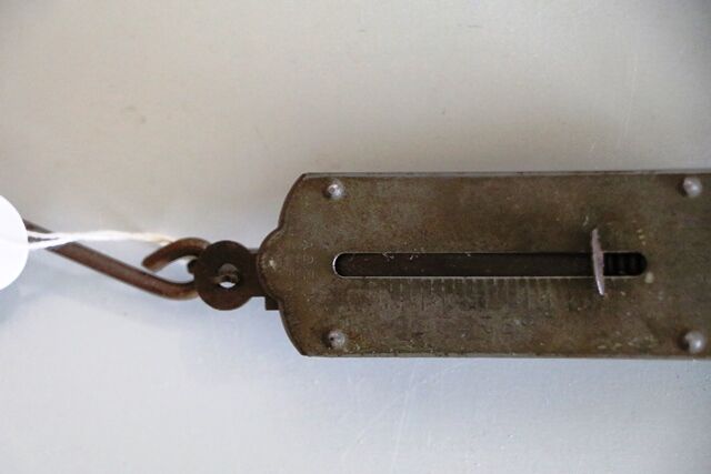Vintage MP Pocket Spring Balance Scales