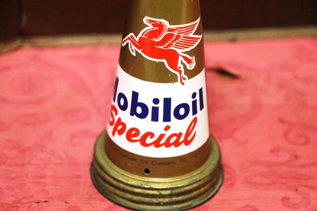 Vintage Mobiloil Special Gold Tin Top and Dust Cap
