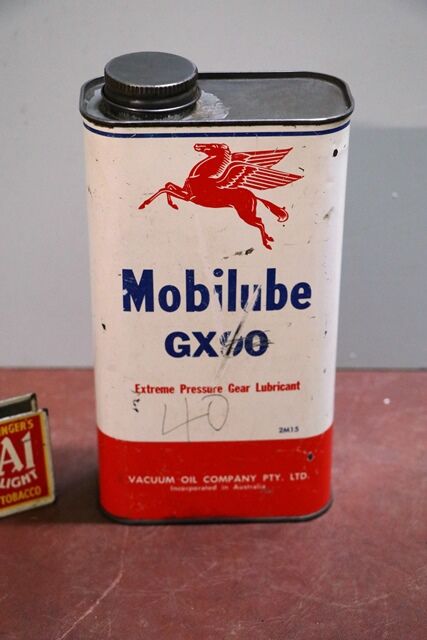 Vintage Pegasus Mobilube GX90 1 quart Oil Tin