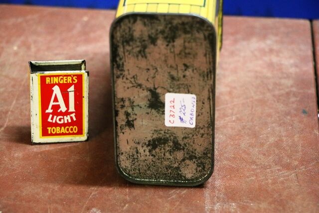 Vintage Rawleighand39s Pyrethro Fly Killer 40 Fluid Oz Tin