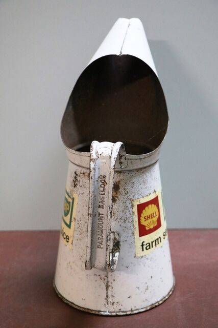 Vintage ShellBP Farm Service One Quart Pourer