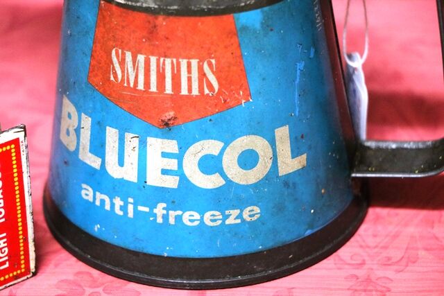 Vintage Smiths Bluecol AntiFreeze One Pint JugPourer