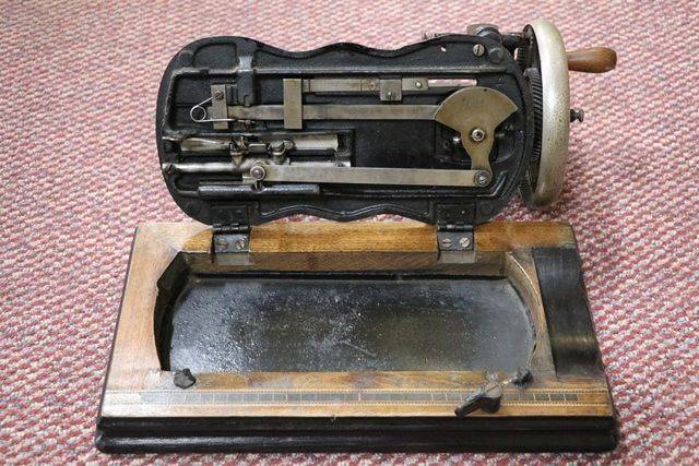 Antique Fiddle Base Sewing Machine  