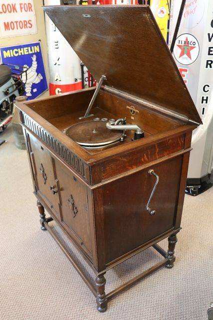 Early Columbia Gramophone No155A In Oak Cabinet.# XXXX Antique Complex Columbia Gramophone - Early Columbia Gramophone No155A In Oak Cabinet.# XXXX Antique Complex