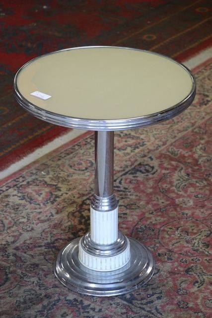 Round Stand Tabe