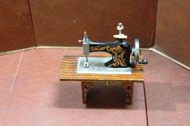 Tin Plate Casige 2042 Table Top Toy Sewing Machine C1952