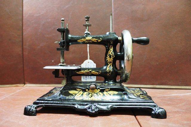Wonderful Quality Late 19th Century Cast Sewing Machine