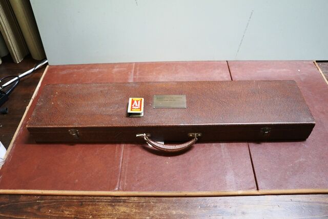 A Vintage Archery Arrow Case with 9 Arrows