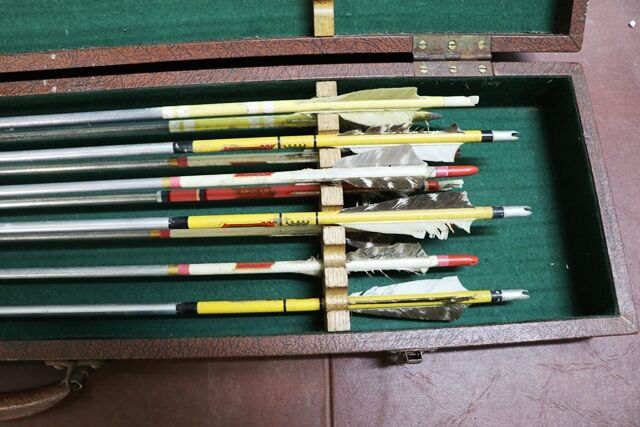 A Vintage Archery Arrow Case with 9 Arrows