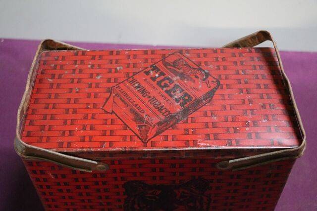 COL P Lorillard Co Tiger Chewing Tobacco Tin Box 