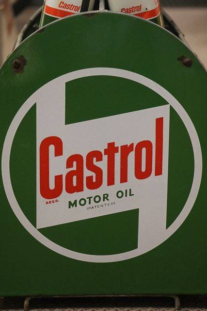 Castrol Motor Oil Forecourt Basket Rack With Enamel Signs To Each End 