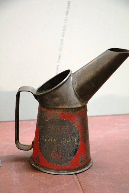 Early Priceand39s Graduated Set of 3 Motorine Oil Pourer Jugs