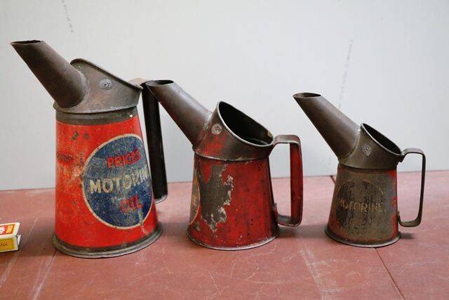 Early Priceand39s Graduated Set of 3 Motorine Oil Pourer Jugs