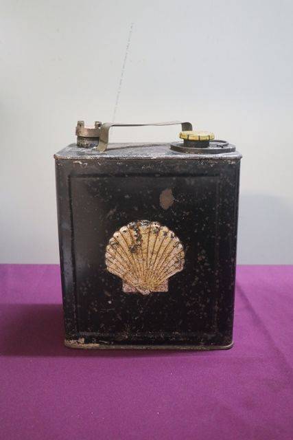 Early Shell 2 Gallon Can and Shell Oil Tin Insert