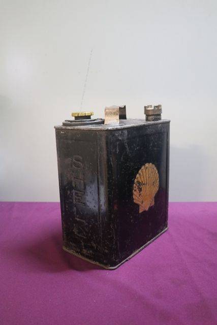 Early Shell 2 Gallon Can and Shell Oil Tin Insert