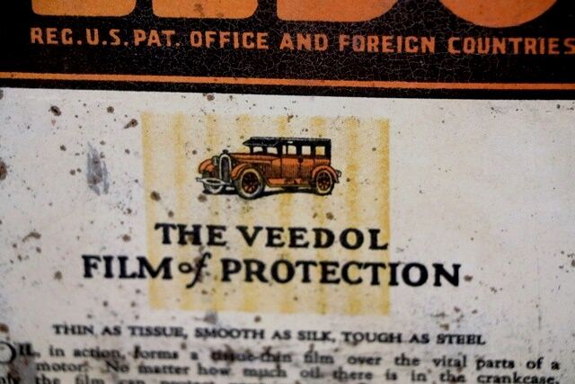 Early Veedol Neptune Extra Heavy 1 gal Motor Oil Tin