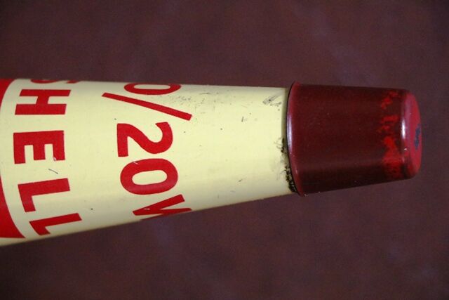 Genuine Shell X100 Tin Top and Dust Cap with Embossed Quart Bottle