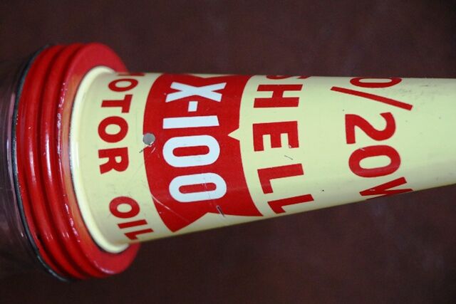 Genuine Shell X100 Tin Top and Dust Cap with Embossed Quart Bottle