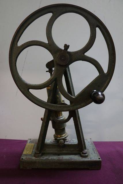 Geryk Vacuum Pump By Thomason Skinner And Hamilton Glasgow 