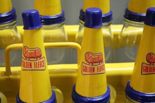 Golden Fleece Ram on Bone 10 Bottle Motor Oil Rack