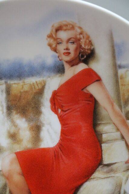 Merilyn Monroe Art work Plate By Chris Notarile 