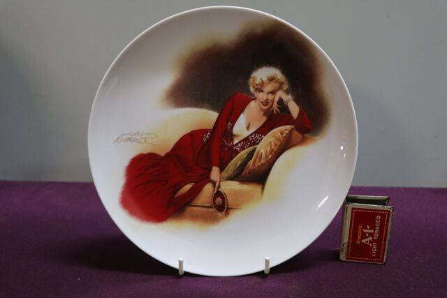 Merilyn Monroe Art work Plate by Chris Notarile 