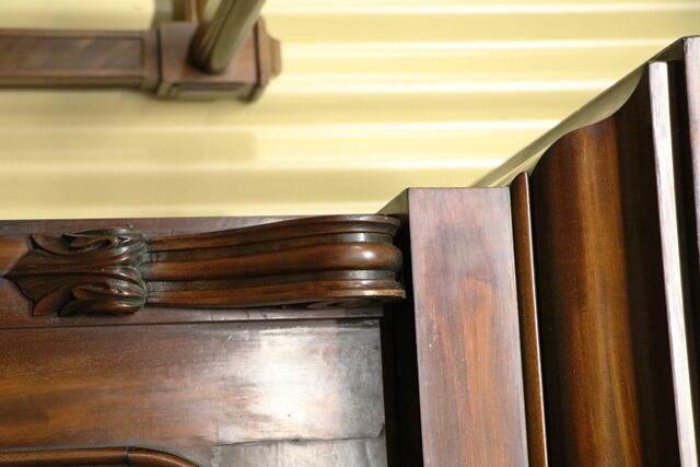 Mid Victorian Mahogany 2 Door 4 Drawer Linen Press 