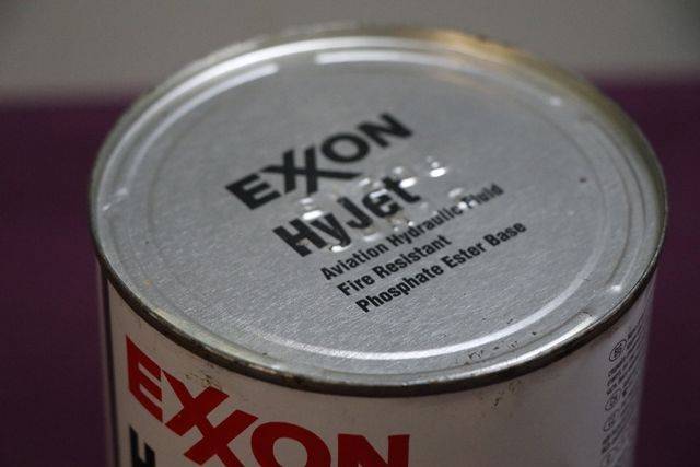 Mobil Exxon One Quart  Hyjet IVA Hydraulic Fluid Tin 