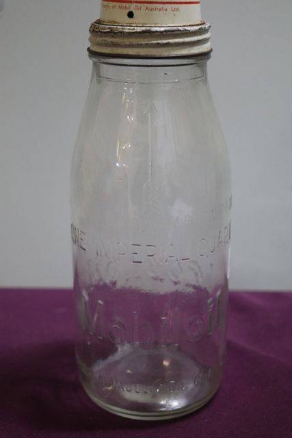 Mobiloil Arctic Quart Motor Oil Bottle With Tin Pourer 