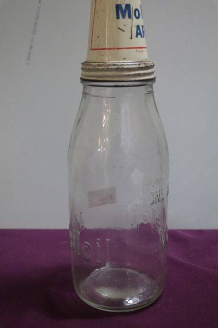 Mobiloil Arctic Quart Motor Oil Bottle With Tin Pourer 