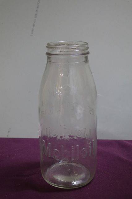 Mobiloil Arctic Quart Motor Oil Bottle With Tin Pourer 