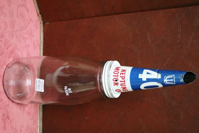 Original Neptune 40 Motor Oil Tin Top on a 1 quart Bottle