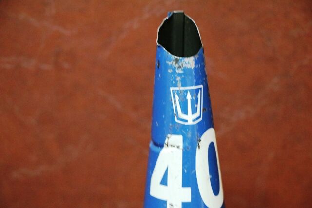 Original Neptune 40 Motor Oil Tin Top on a 1 quart Bottle