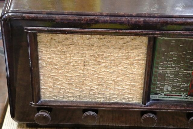 Original Vintage MULLARD Bakelite Radio  