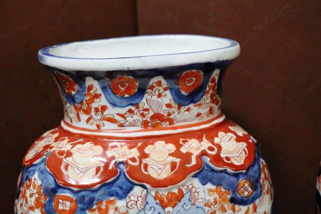Pair of Rare C20th Imari Flat Front and Rear Panel Vases 