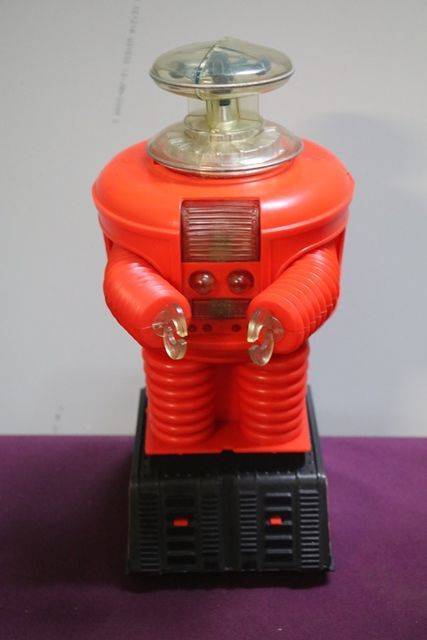 Remco 1966 Lost in space Motorized Robot Battery Operated 