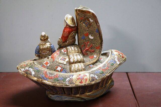 Satsuma Japanese Porcelain Boat with 2 Sailors 