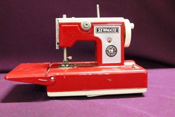 Sewmate Toy Sewing Machine