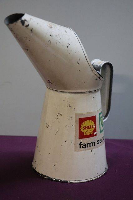 Shell + BP Farm Service Quart Oil Pourer 