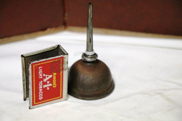 Small Vintage Thumb Pump Oiler